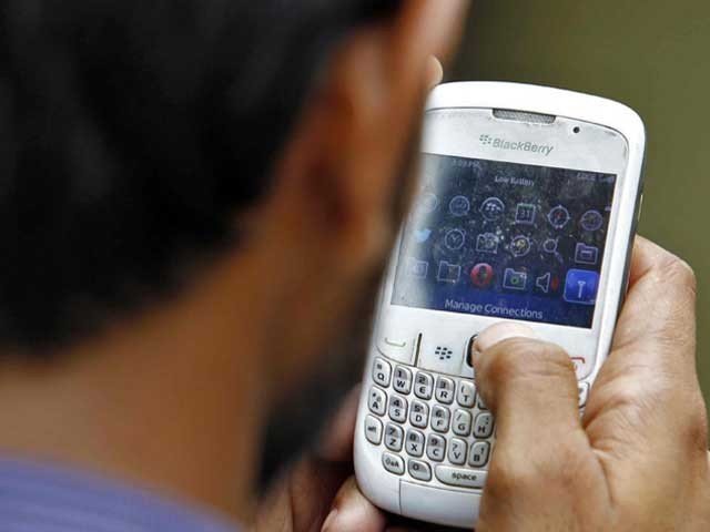 Govt decides to shut down mobile phone service in Islamabad for 3 days