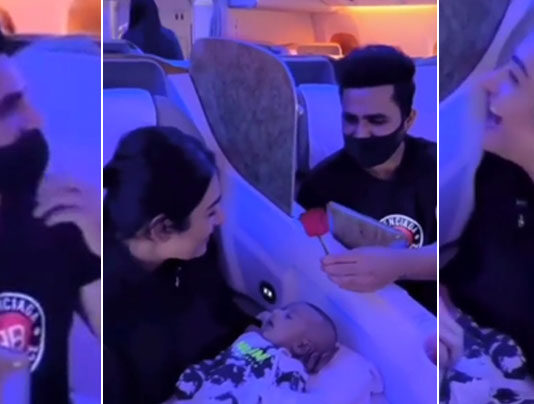 Falak Shabbir presented a beautiful rose to Sara Khan Falak Shabbir presented a beautiful rose to Sara Khan