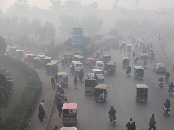 LHC orders Punjab govt to launch a smog awareness campaign